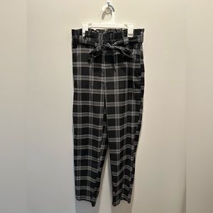 black and white plaid pants with pockets and elastic waist
